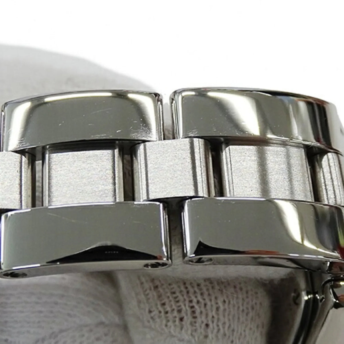 Pre-Owned Cartier Watch Ladies Roadster SM Date Quartz Stainless Steel SS W62016V3 Silver Polished (Fair)