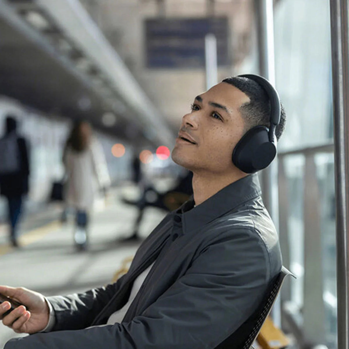 Sony WH-1000XM5 Noise-Canceling Wireless Over-Ear Headphones (Black), 30 Hours Playback Time, Hands-Free Calling, Alexa Voice Control - Kit with Charging Cube and Portable Charger