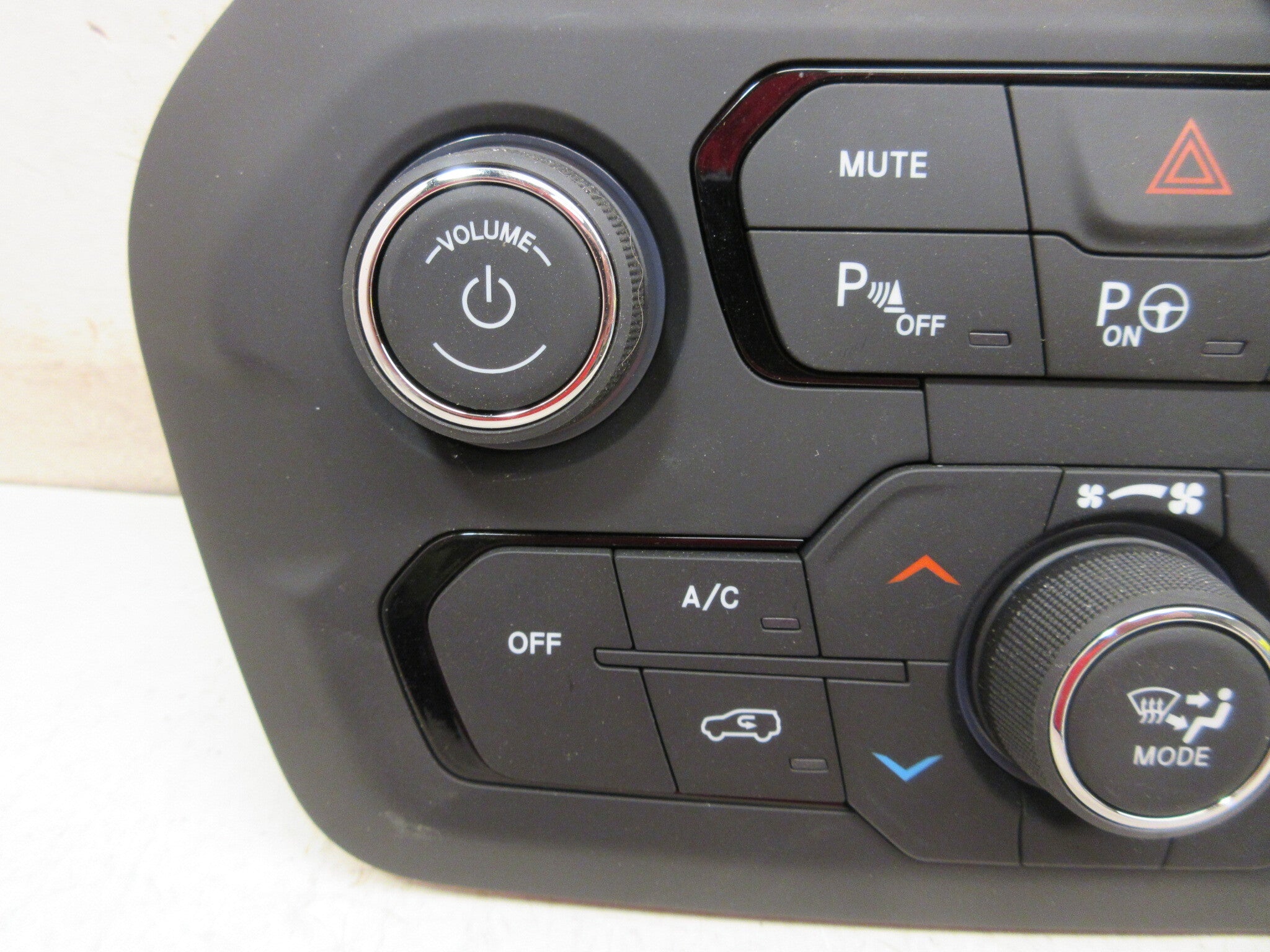 Pre-Owned 21 22 Jeep Renegade Audio Radio Climate Temperature Control Panel OEM LKQ (Good)