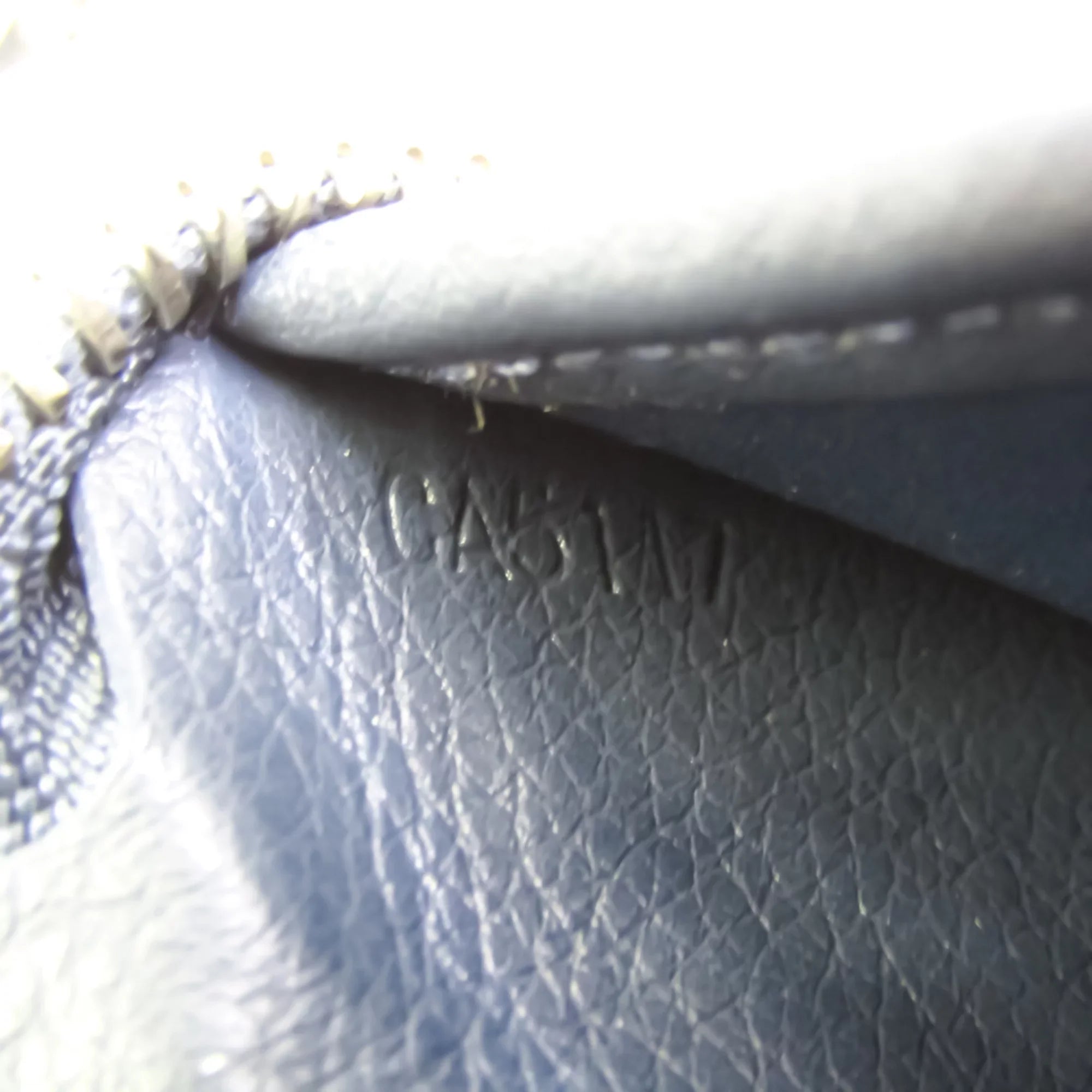 Pre-Owned Louis Vuitton Taurillon Zippy Wallet Vertical M58823 Unisex Taurillon Leather Long Wallet (bi-fold) Navy (Good)
